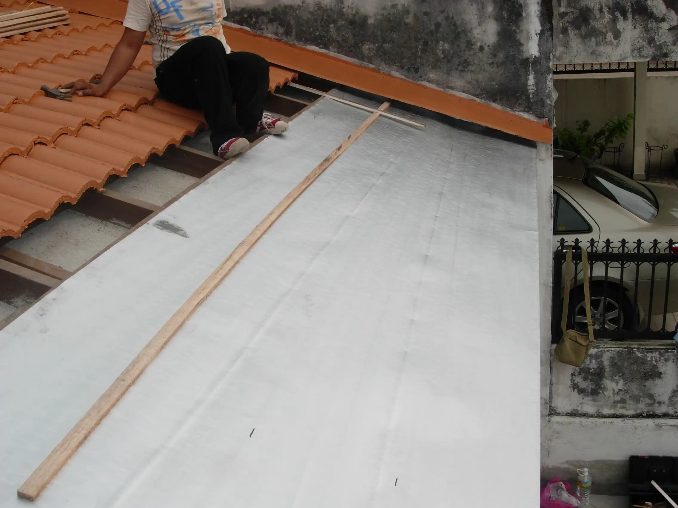 Anti-break in metal sheeting