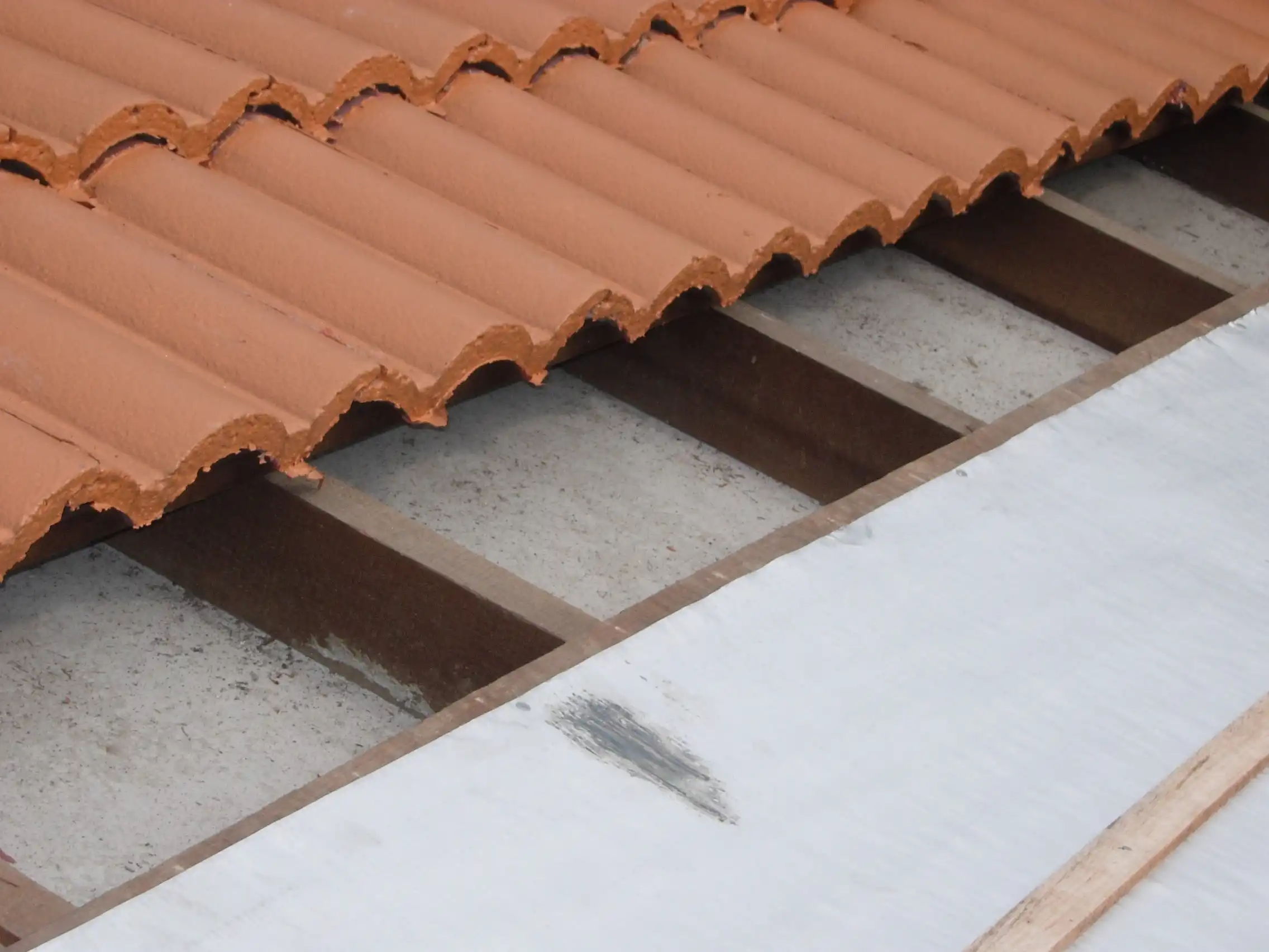 Anti-break in metal sheeting