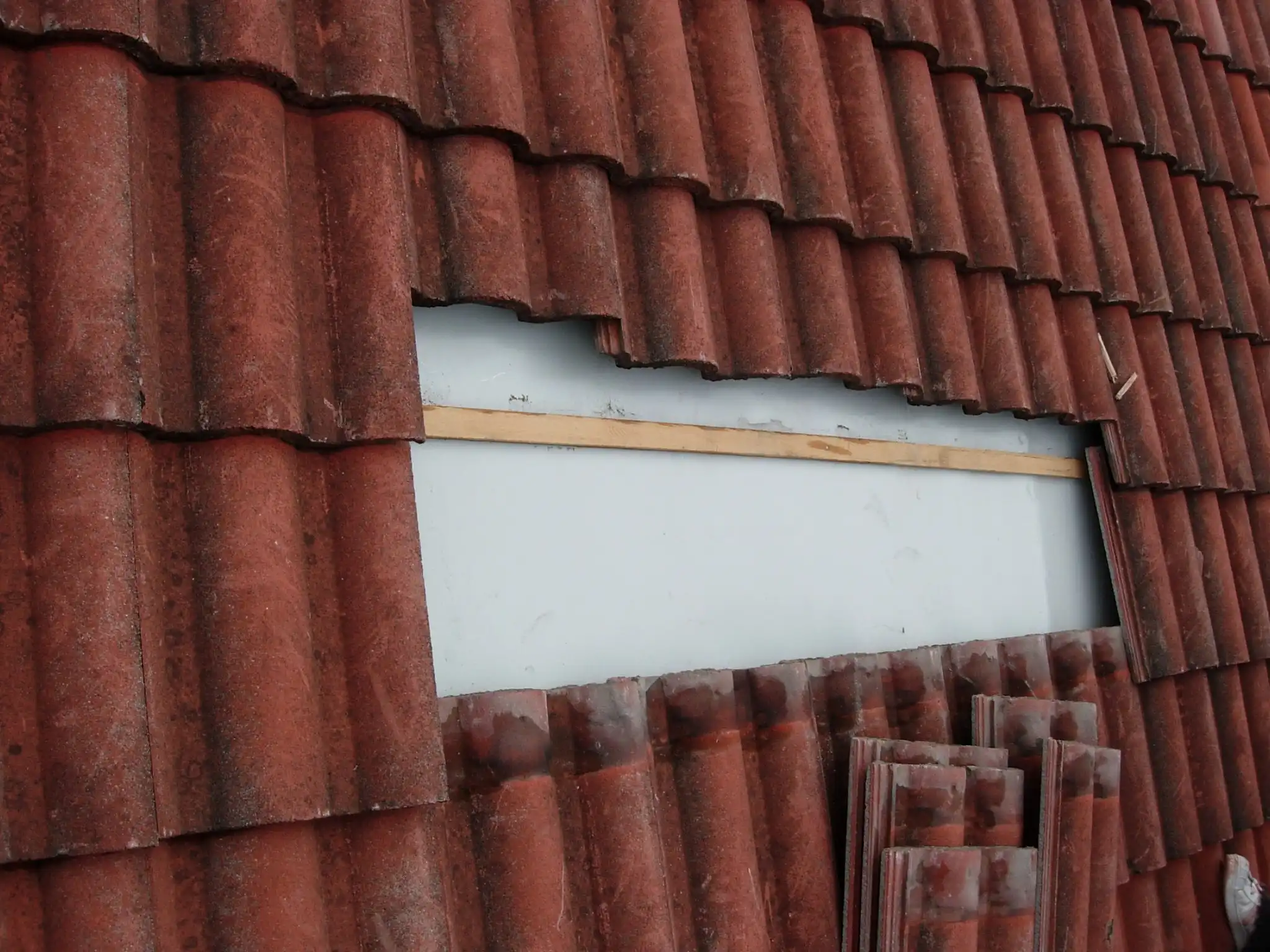 Anti-break in metal sheeting
