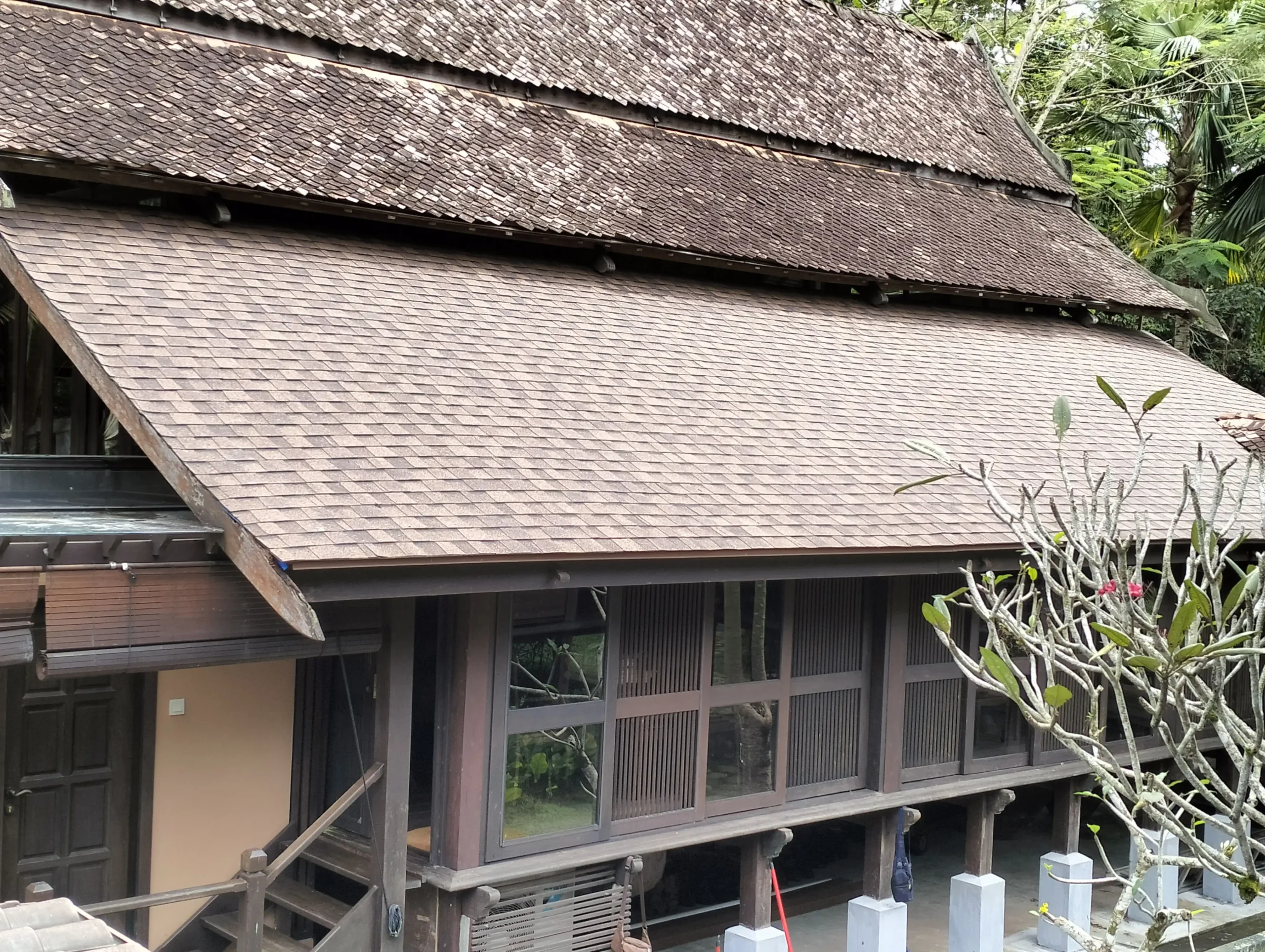 Shingles roofing